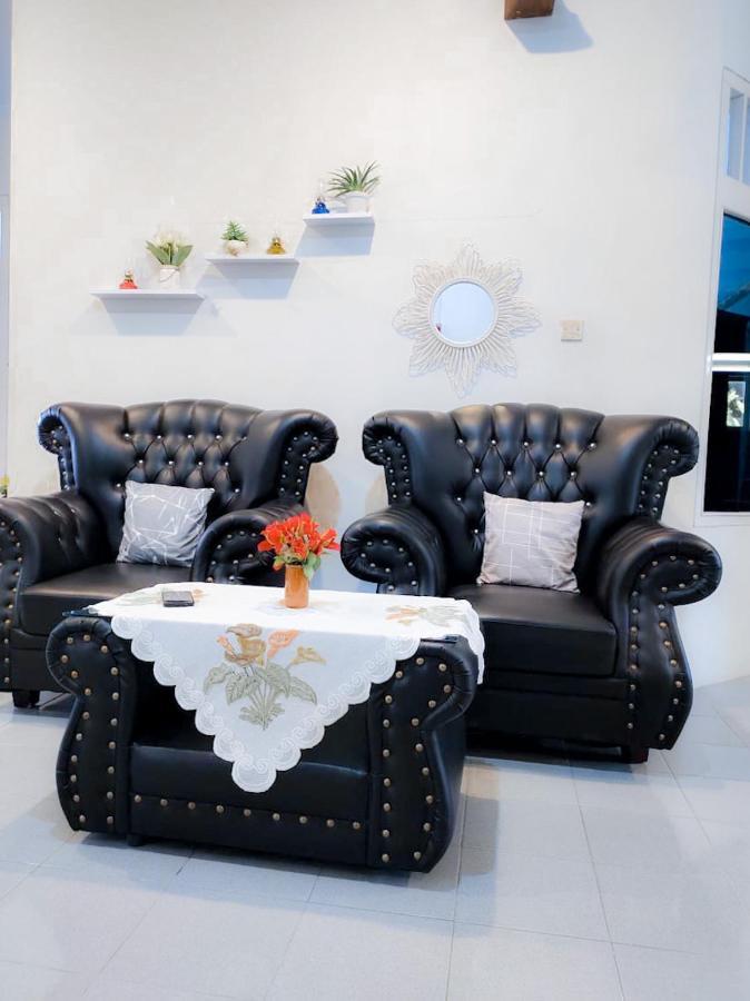 Twentynine Homestay Banyuwangi  Esterno foto